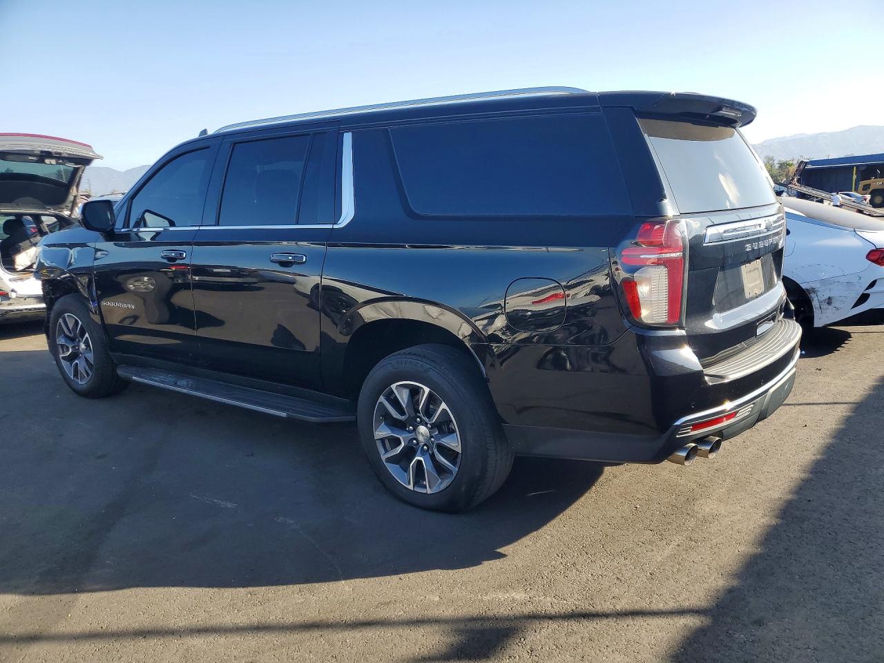 2021 CHEVROLET SUBURBAN C1500 PREMIER — снимка 2
