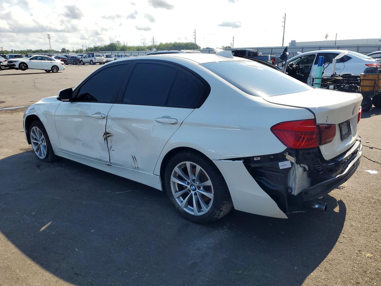 2016 BMW 320 I — снимка 2