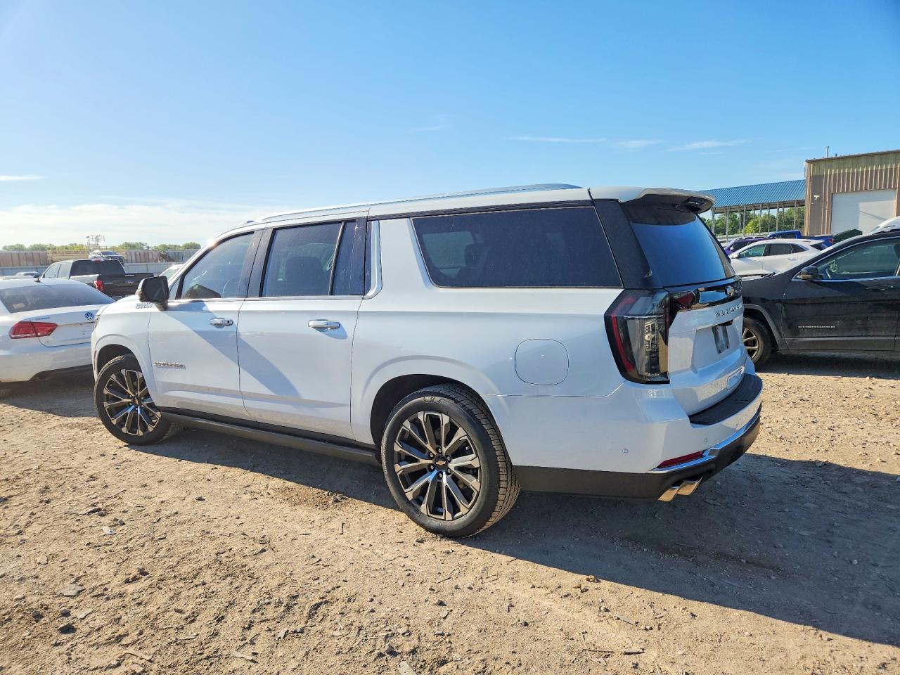 2026 CHEVROLET SUBURBAN K1500 HIGH COUNTRY — снимка 2