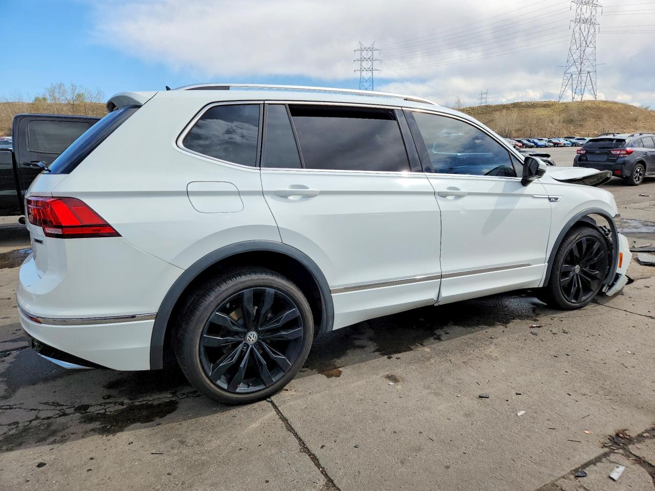 2020 VOLKSWAGEN TIGUAN SEL PREMIUM R-LINE — снимка 3