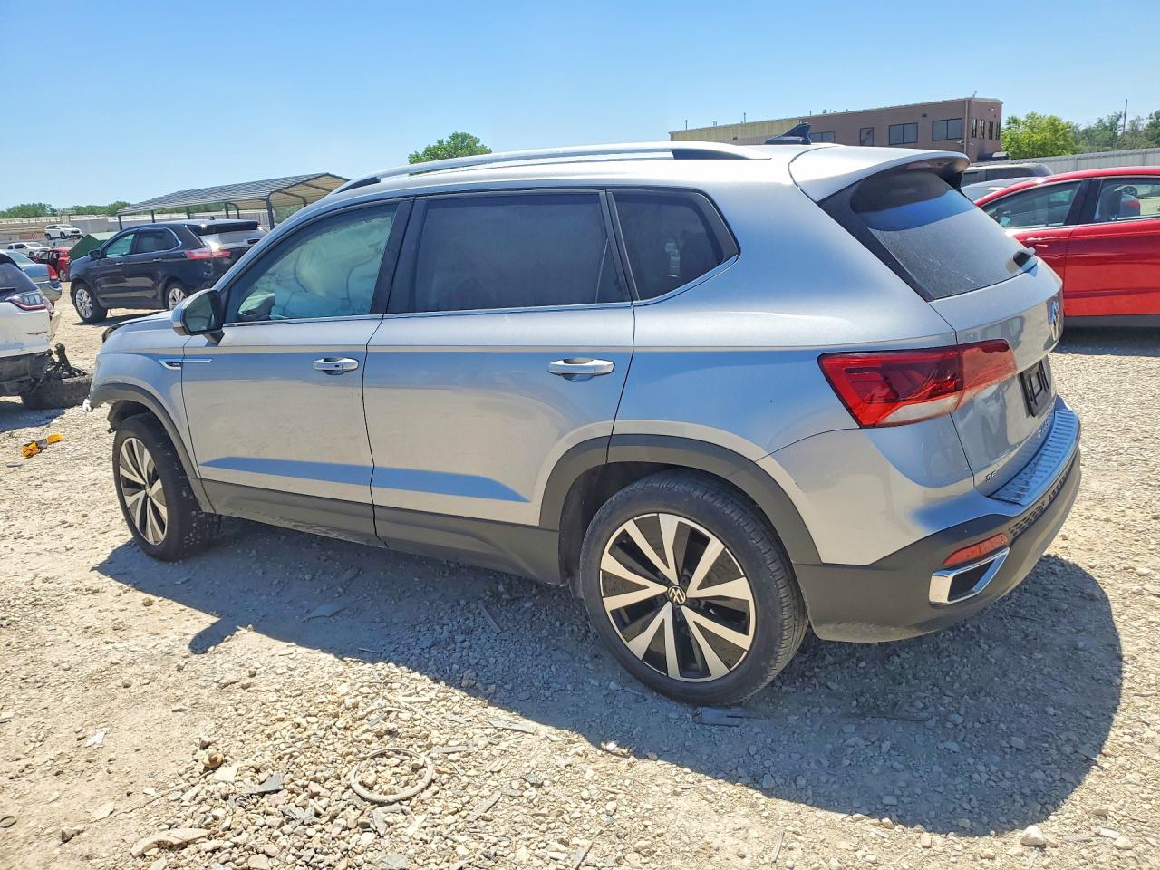 2022 VOLKSWAGEN TAOS SE — снимка 2