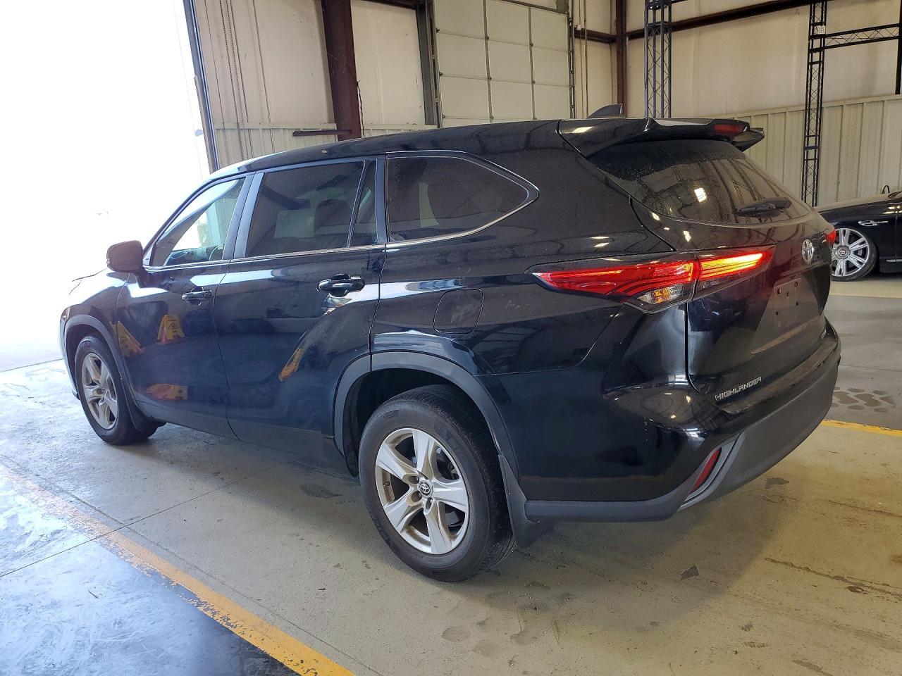 2023 TOYOTA HIGHLANDER LE — снимка 2