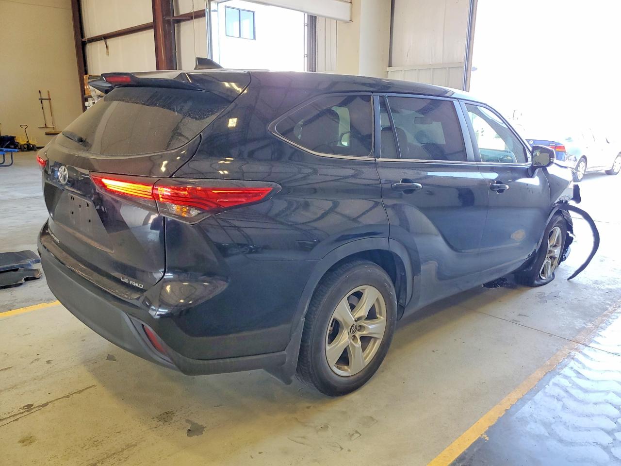 2023 TOYOTA HIGHLANDER LE — снимка 3