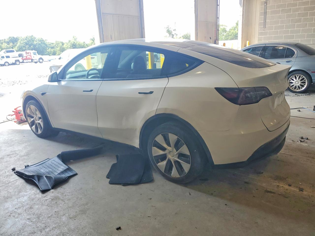 2023 TESLA MODEL Y — снимка 2