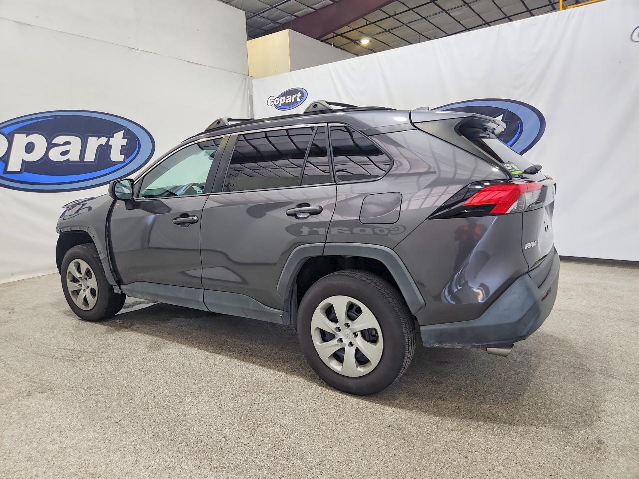 2020 TOYOTA RAV4 LE — снимка 2
