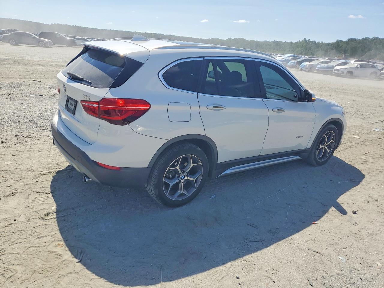 2017 BMW X1 SDRIVE28I — снимка 3