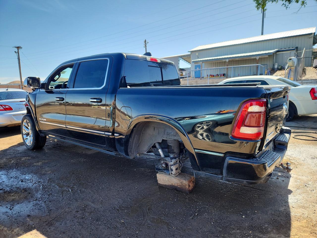 2019 RAM 1500 LIMITED — снимка 2