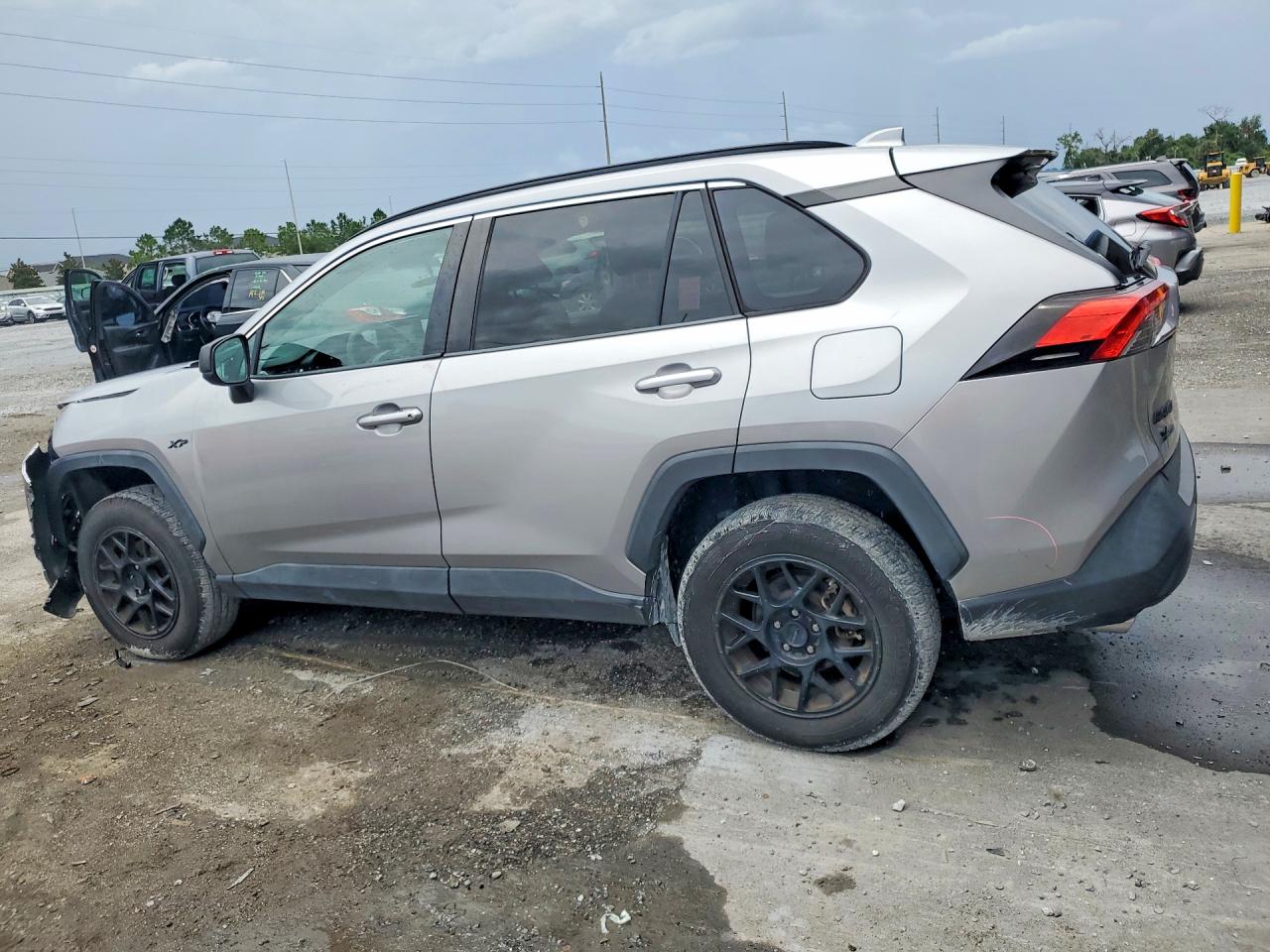 2021 TOYOTA RAV4 LE — снимка 2