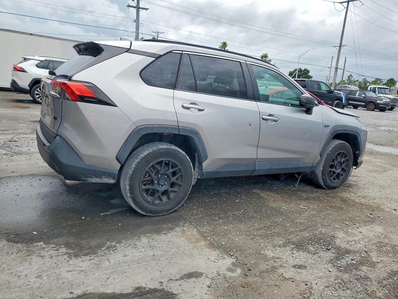 2021 TOYOTA RAV4 LE — снимка 3