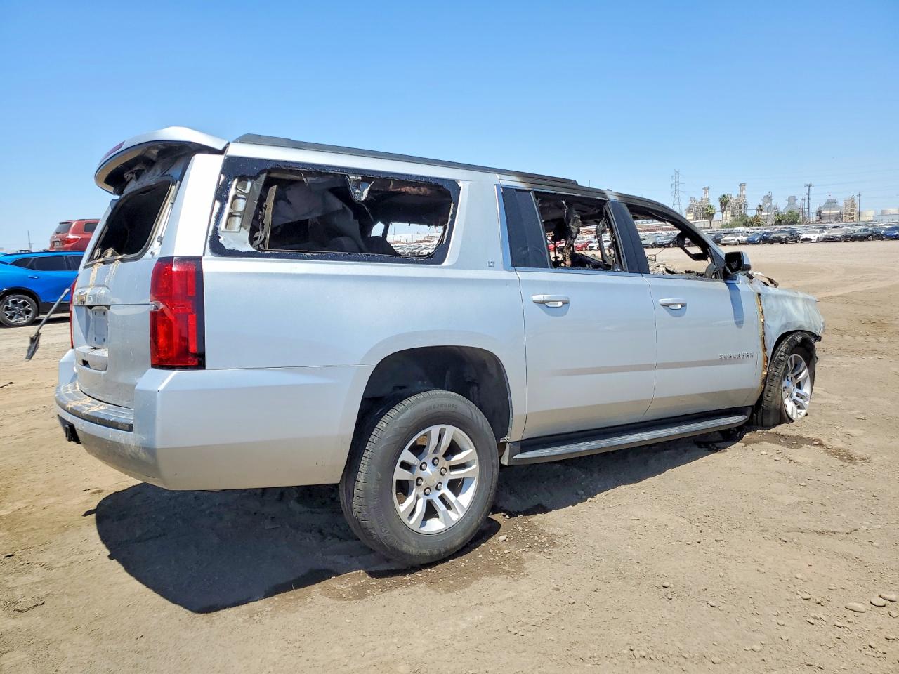 2017 CHEVROLET SUBURBAN C1500 LT — снимка 3
