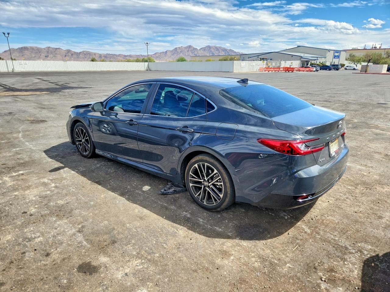 2026 TOYOTA CAMRY XLE — снимка 2