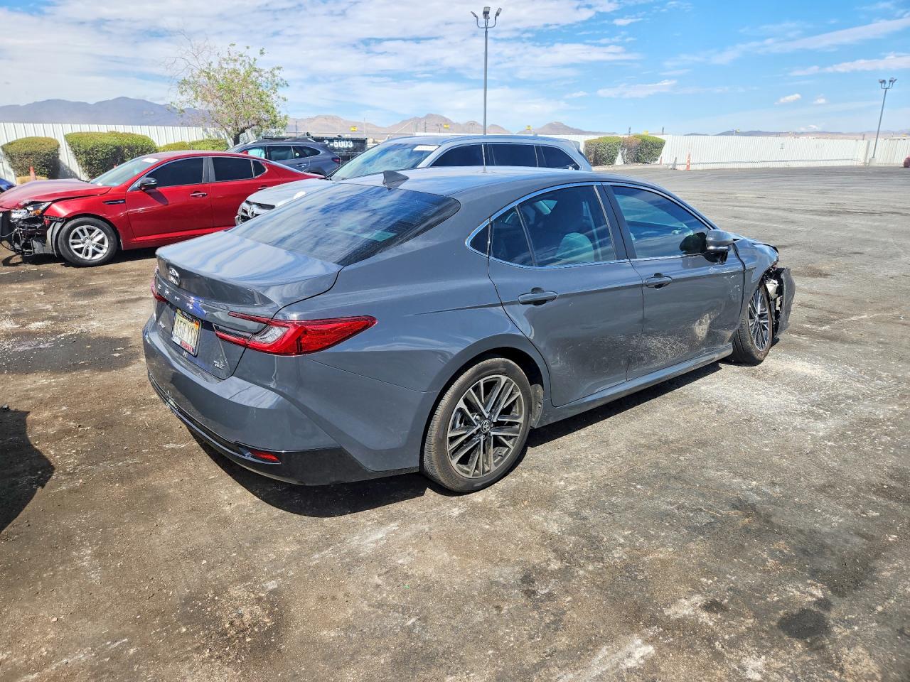 2026 TOYOTA CAMRY XLE — снимка 3
