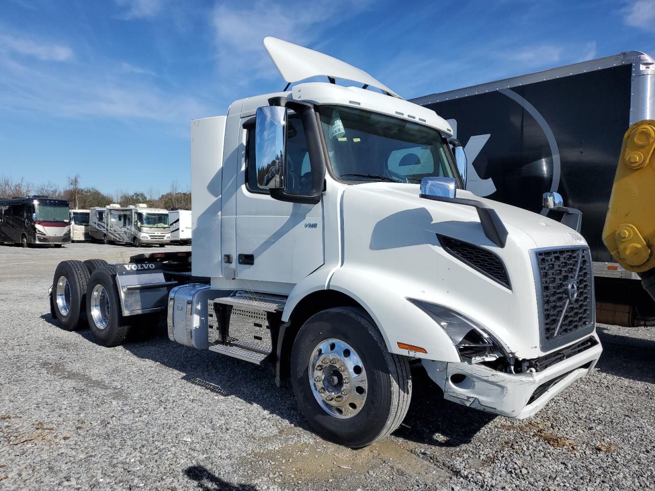 2024 VOLVO VNR