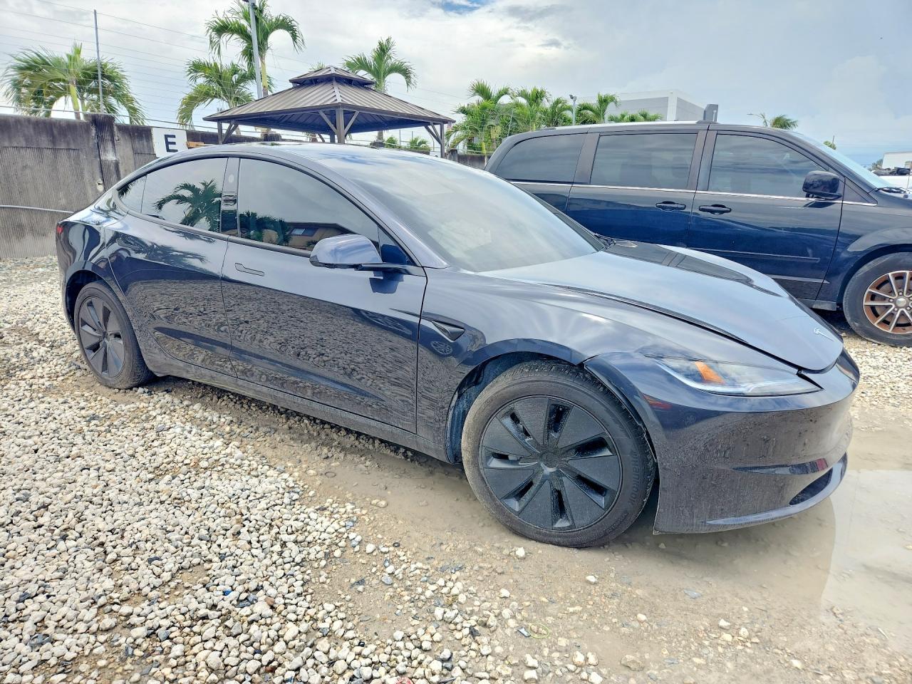 2025 TESLA MODEL 3 — снимка 4