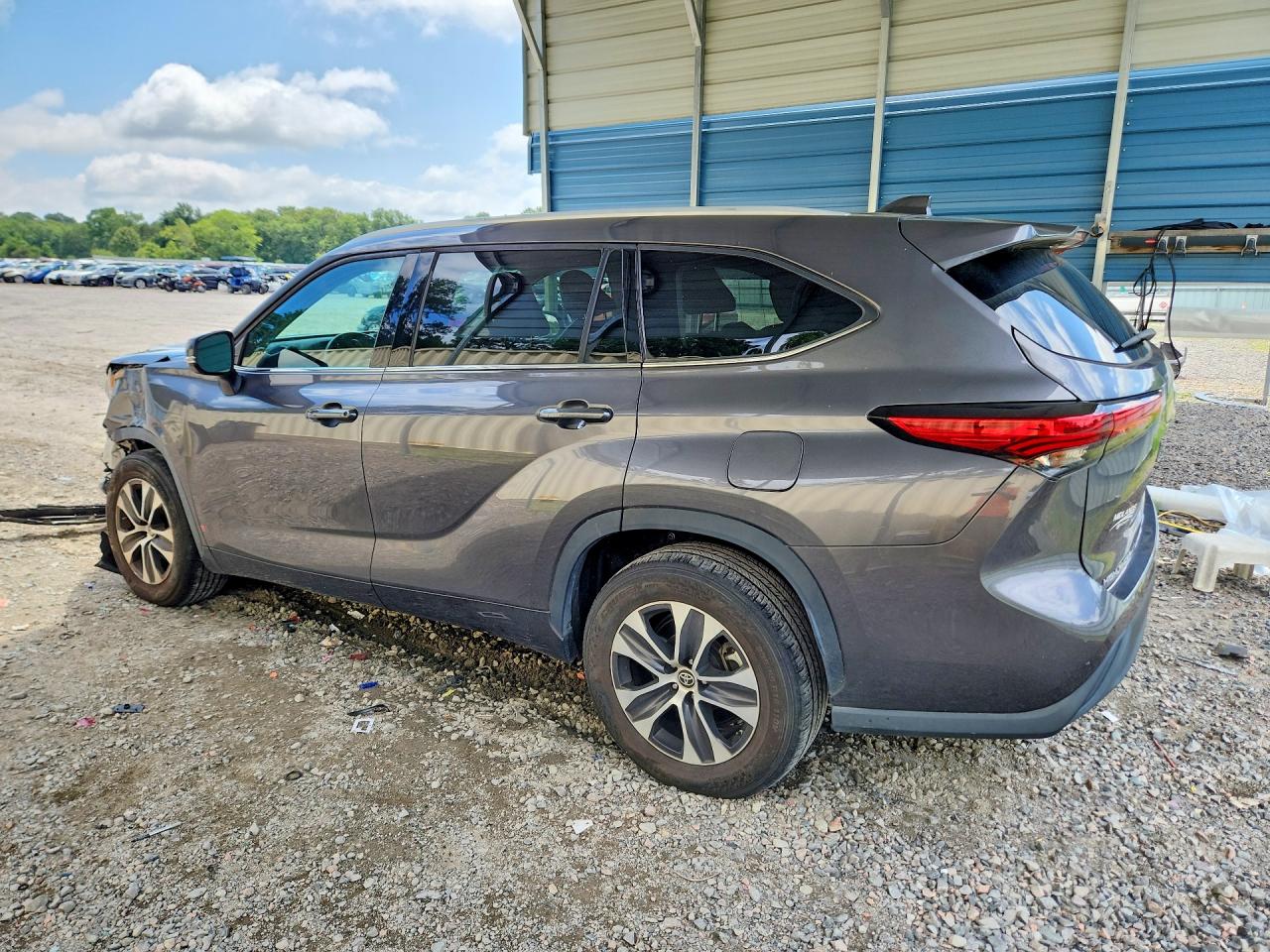 2022 TOYOTA HIGHLANDER XLE — снимка 2