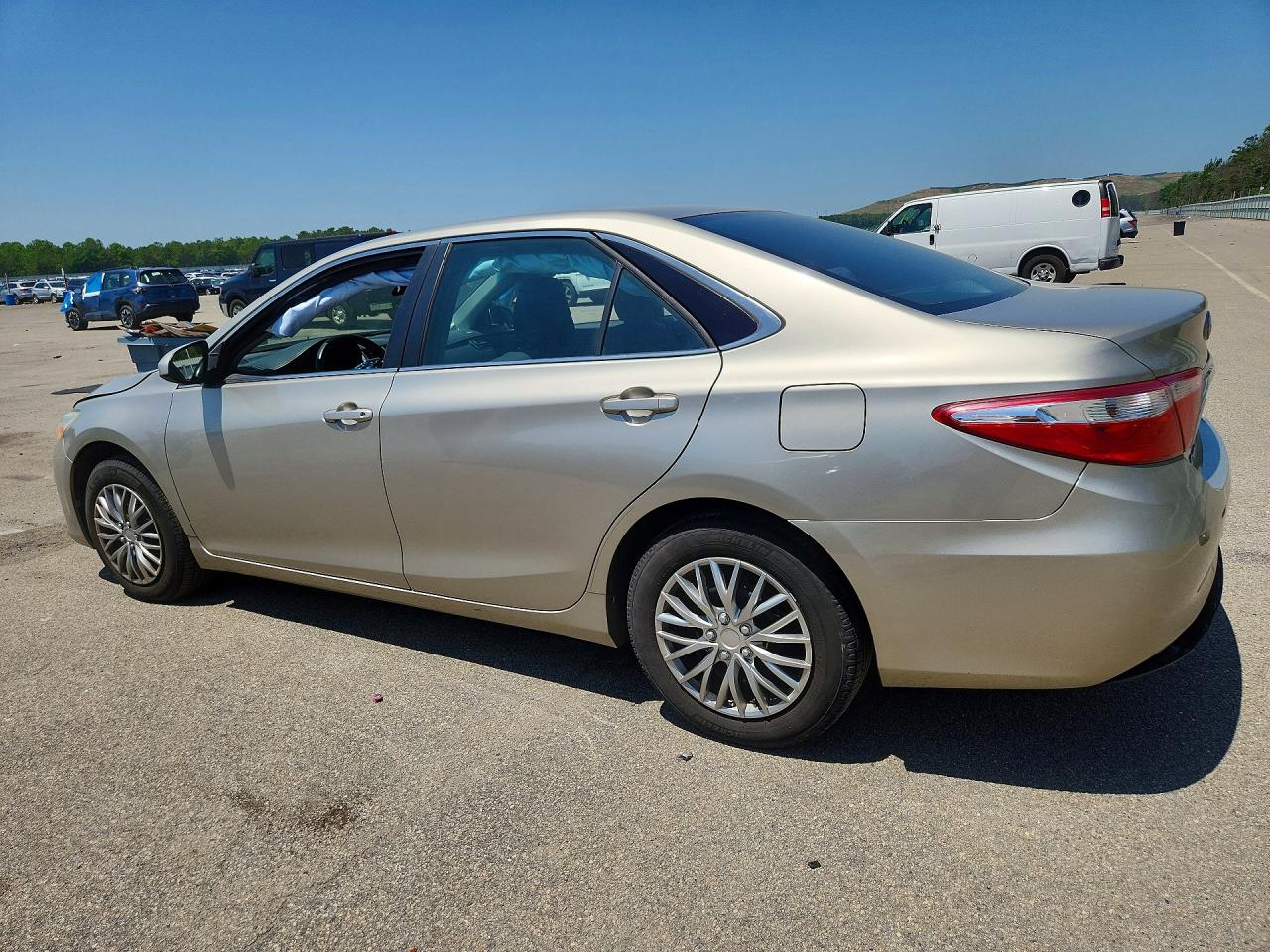 2015 TOYOTA CAMRY LE — снимка 2