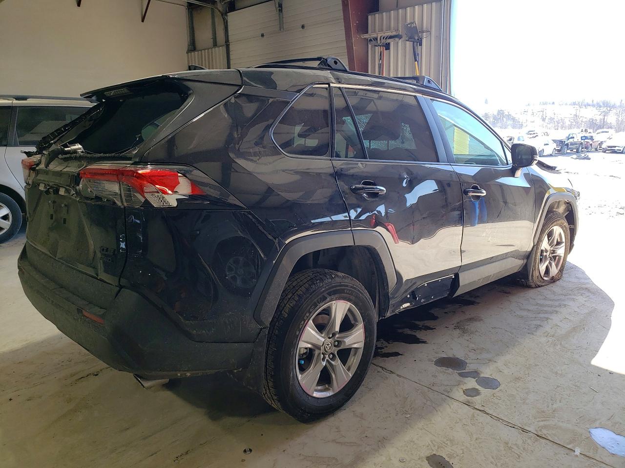 2025 TOYOTA RAV4 XLE — снимка 3