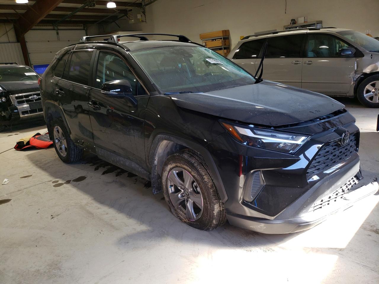 2025 TOYOTA RAV4 XLE — снимка 4