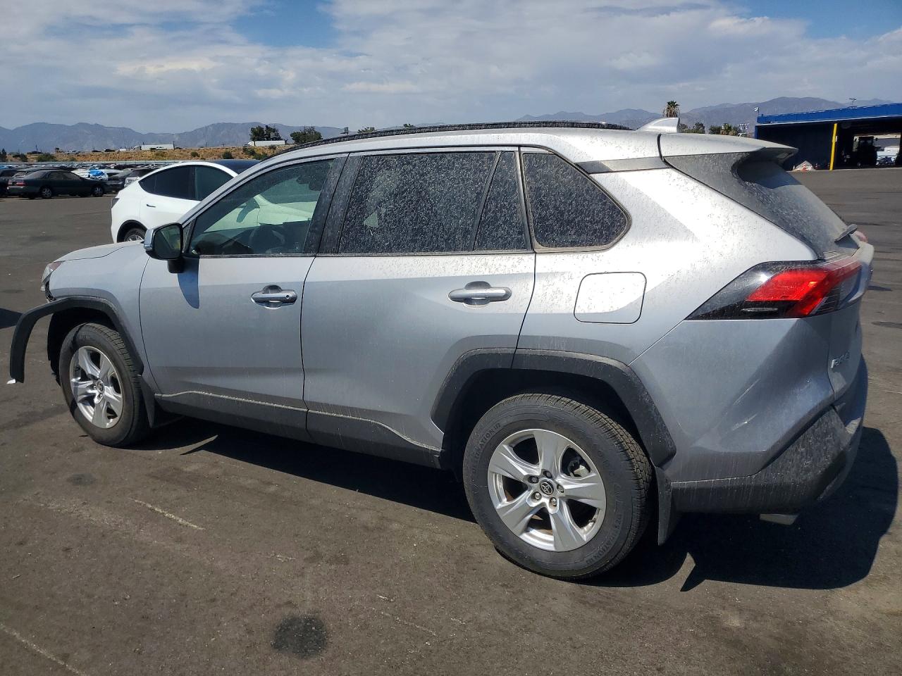 2020 TOYOTA RAV4 XLE — снимка 2