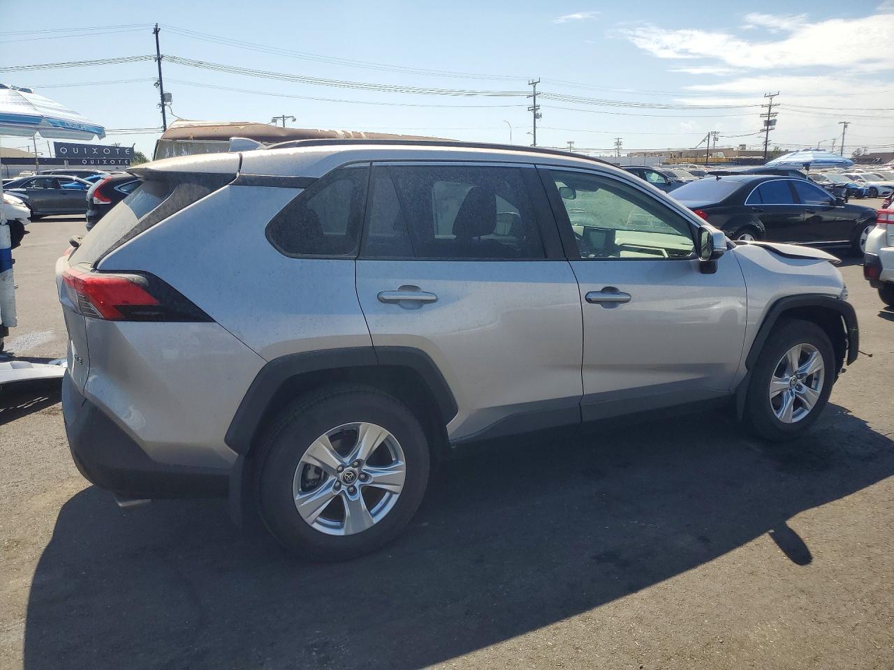 2020 TOYOTA RAV4 XLE — снимка 3