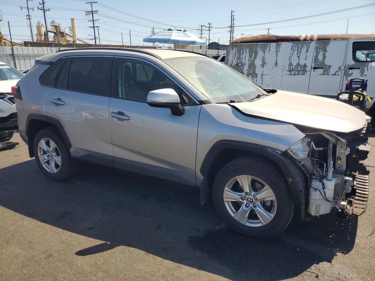 2020 TOYOTA RAV4 XLE — снимка 4