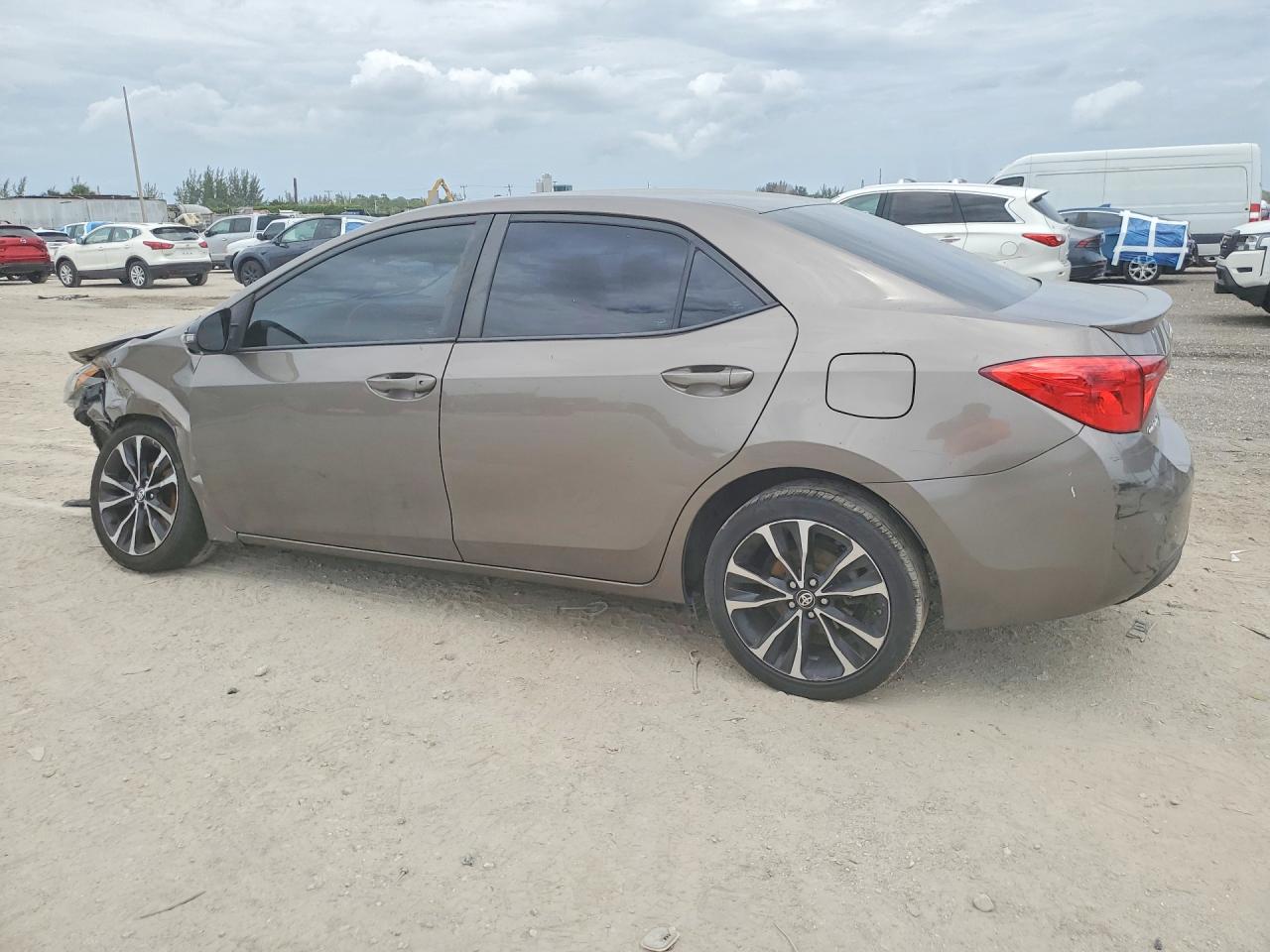 2018 TOYOTA COROLLA SE — снимка 2