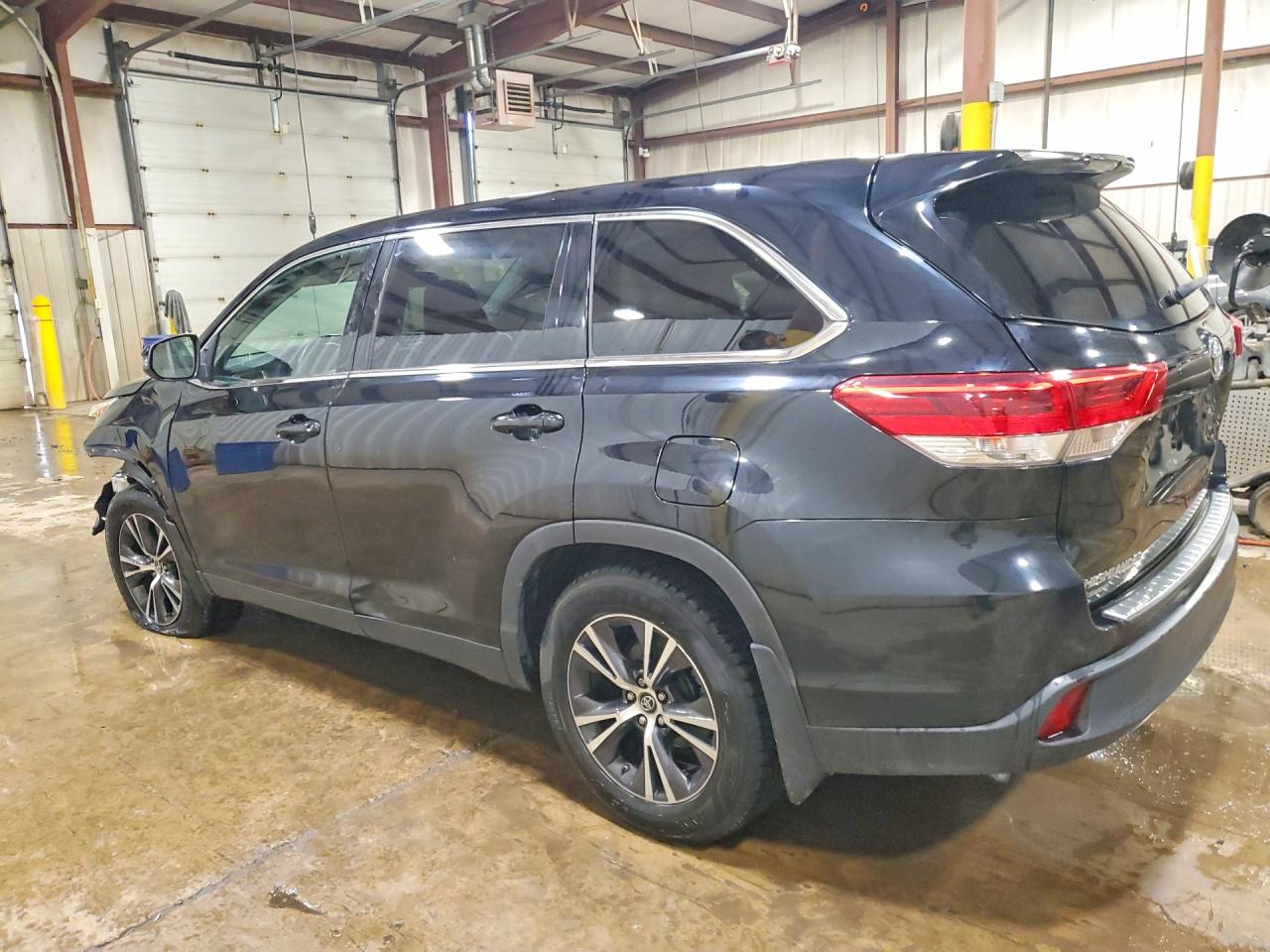 2019 TOYOTA HIGHLANDER LE — снимка 2