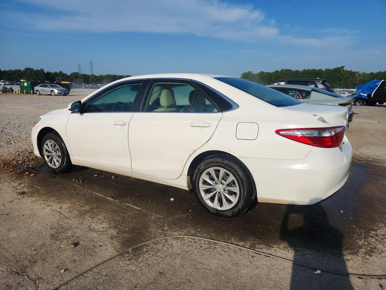 2015 TOYOTA CAMRY LE — снимка 2