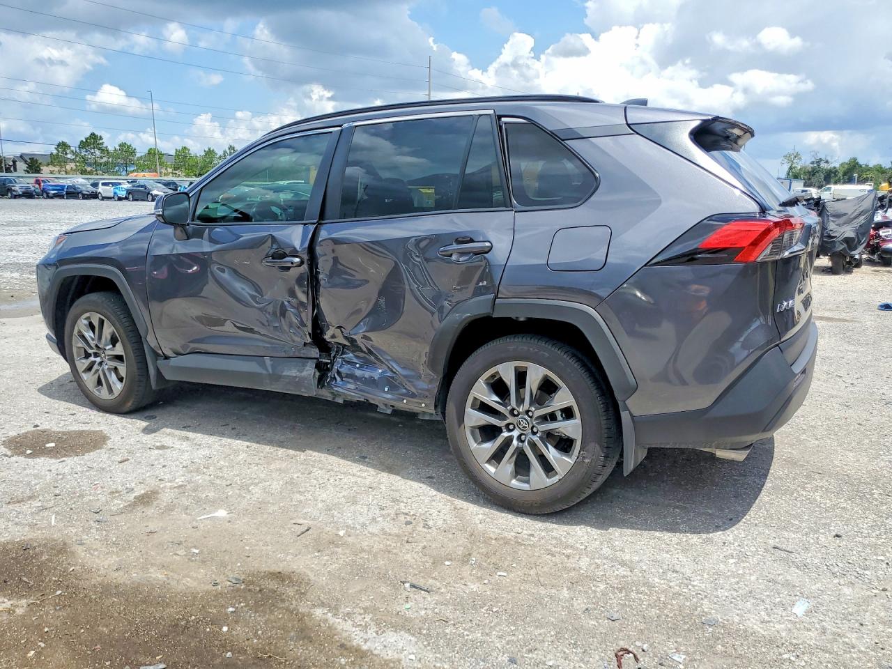 2024 TOYOTA RAV4 XLE PREMIUM — снимка 2