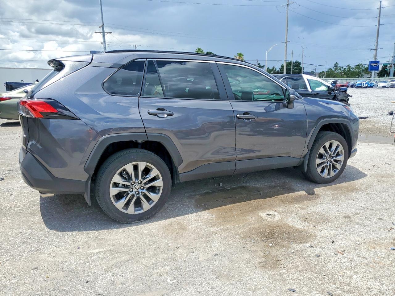 2024 TOYOTA RAV4 XLE PREMIUM — снимка 3