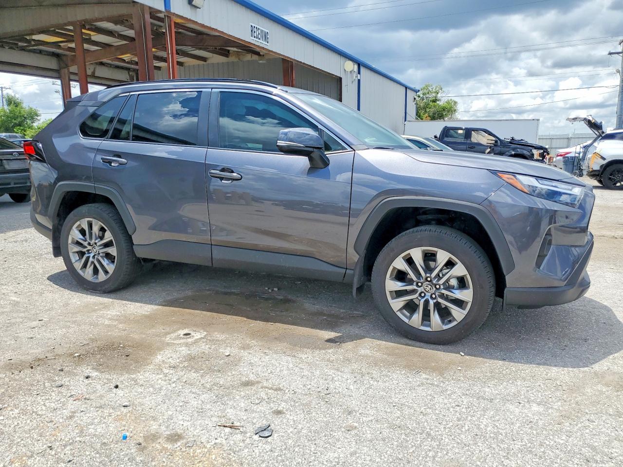 2024 TOYOTA RAV4 XLE PREMIUM — снимка 4