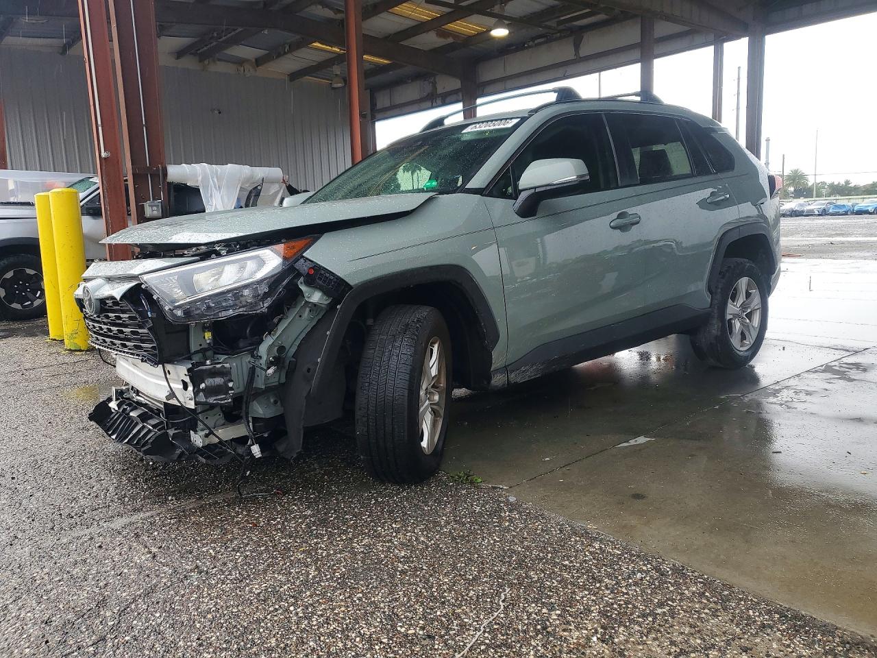 2021 TOYOTA RAV4 XLE