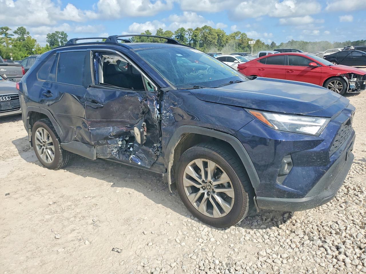 2023 TOYOTA RAV4 XLE PREMIUM — снимка 4