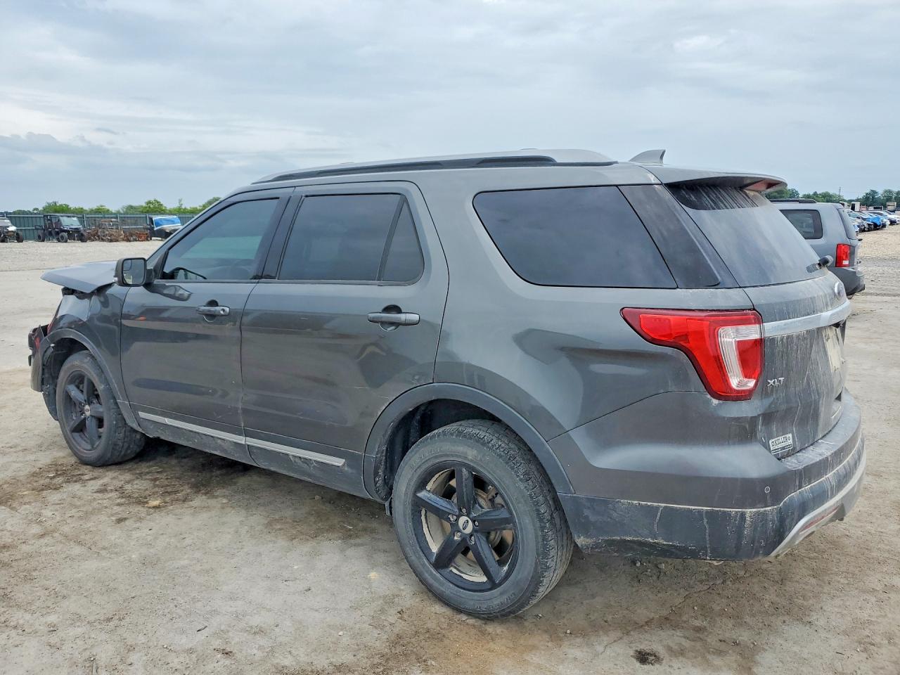 2017 FORD EXPLORER XLT — снимка 2