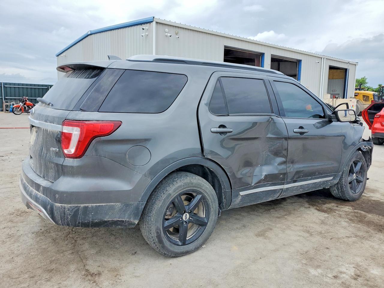 2017 FORD EXPLORER XLT — снимка 3