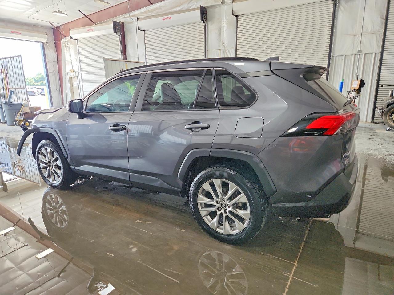 2020 TOYOTA RAV4 XLE PREMIUM — снимка 2
