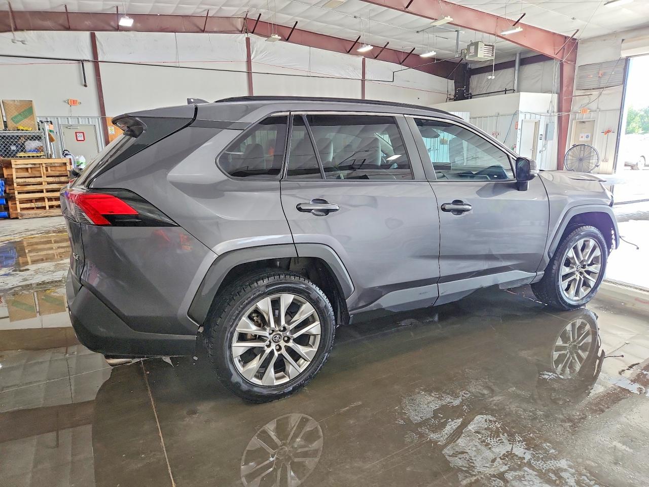 2020 TOYOTA RAV4 XLE PREMIUM — снимка 3