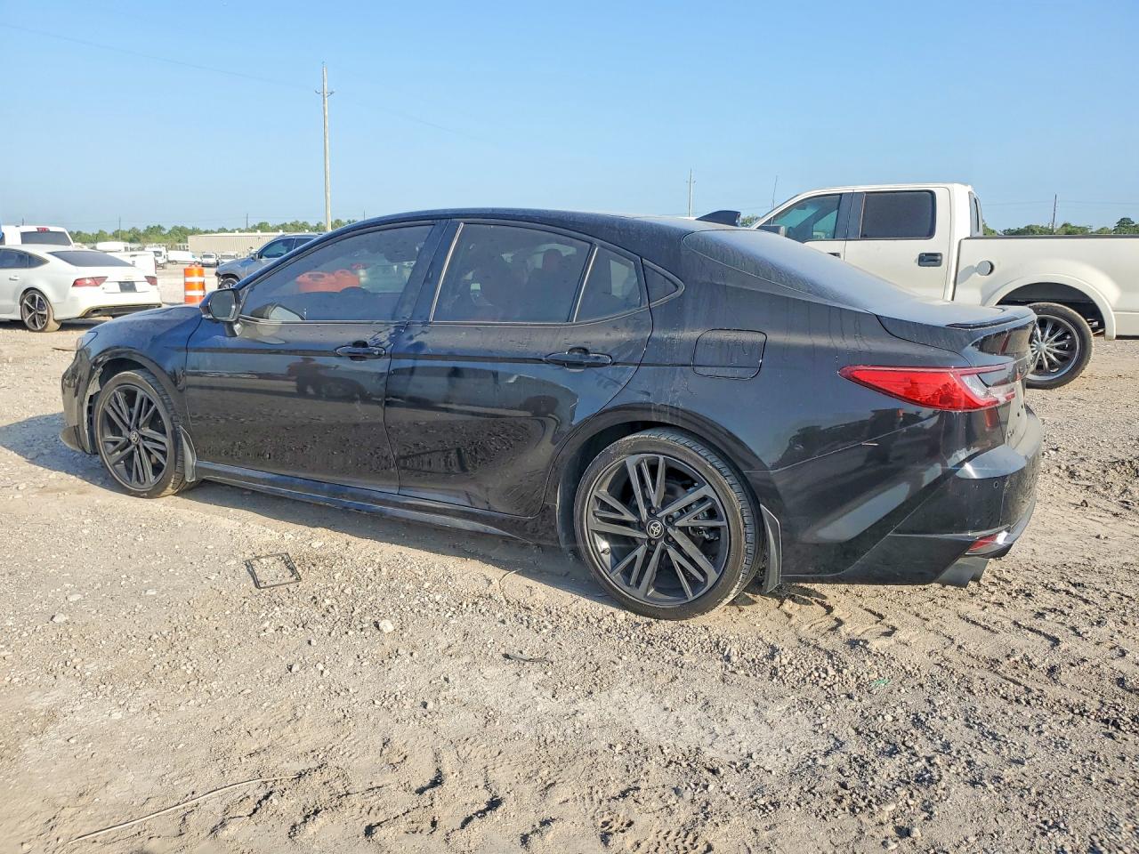 2025 TOYOTA CAMRY XSE — снимка 2