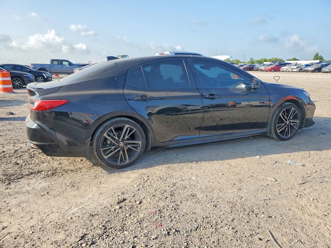 2025 TOYOTA CAMRY XSE — снимка 3