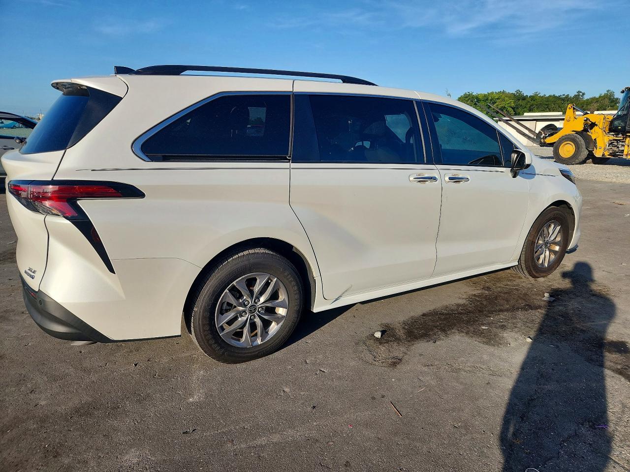 2022 TOYOTA SIENNA XLE — снимка 3