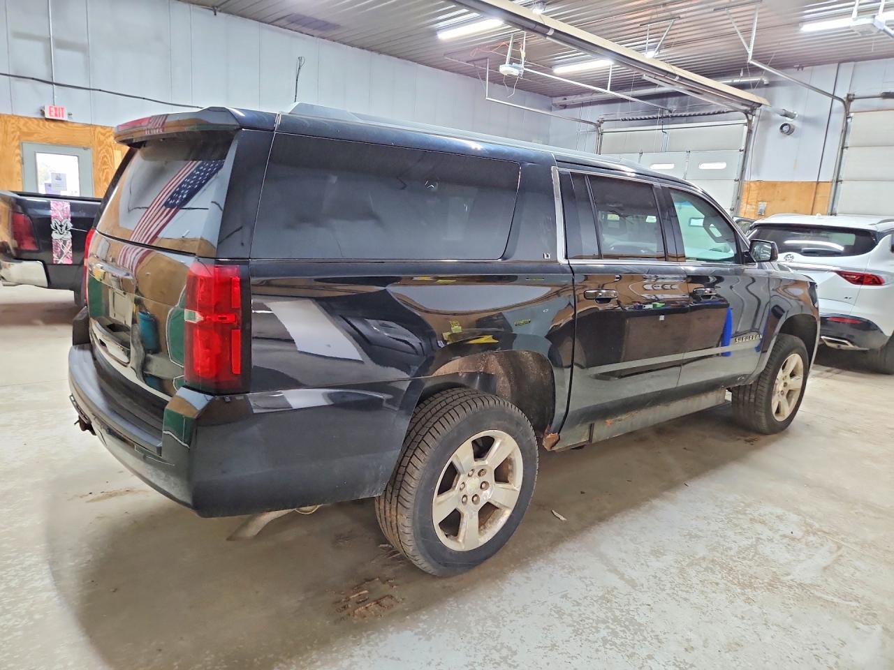 2017 CHEVROLET SUBURBAN K1500 LT — снимка 3