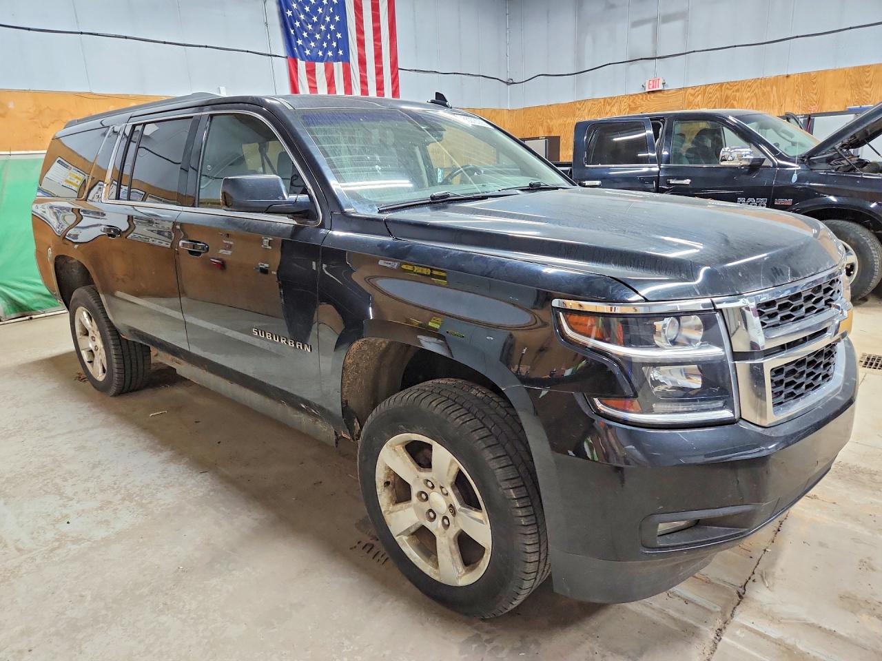 2017 CHEVROLET SUBURBAN K1500 LT — снимка 4