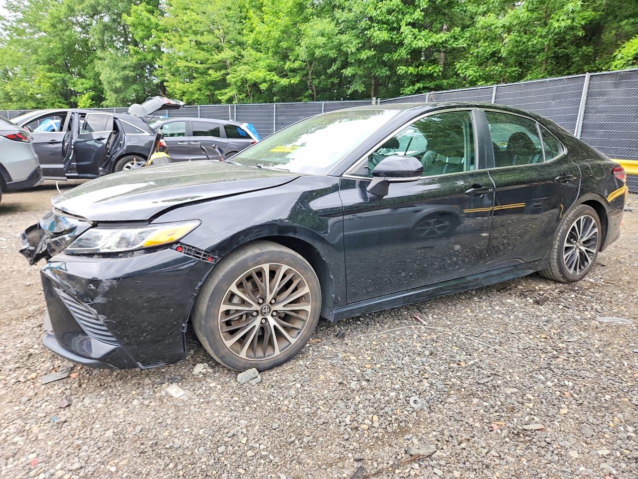 2018 TOYOTA CAMRY SE