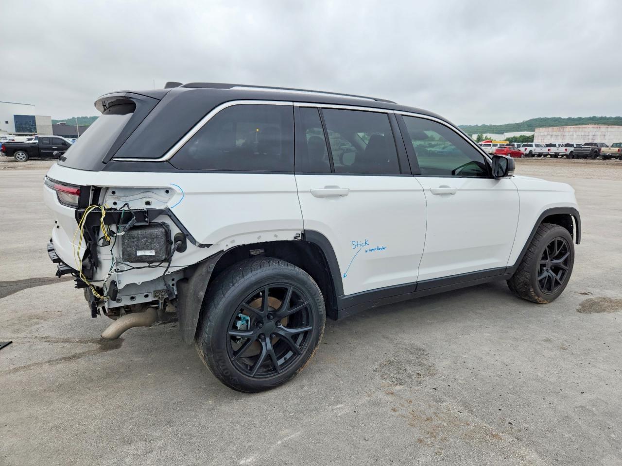 2023 JEEP GRAND CHEROKEE LIMITED — снимка 3
