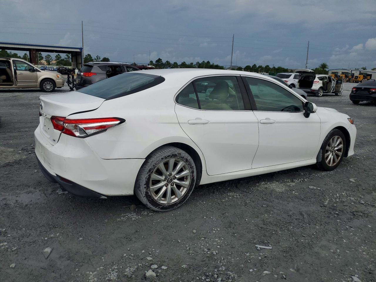 2018 TOYOTA CAMRY LE — снимка 3