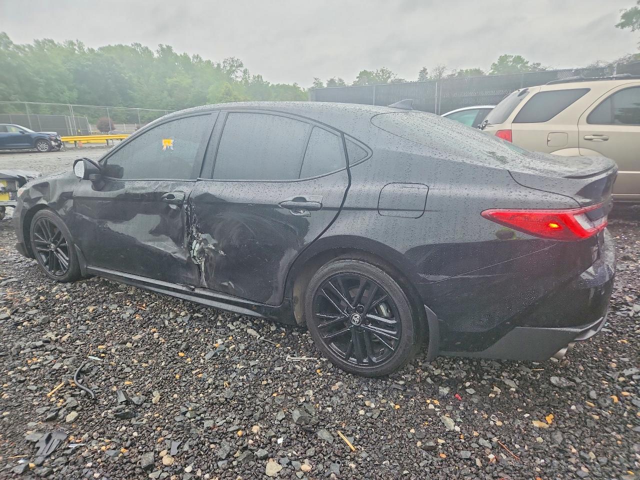 2025 TOYOTA CAMRY SE — снимка 2