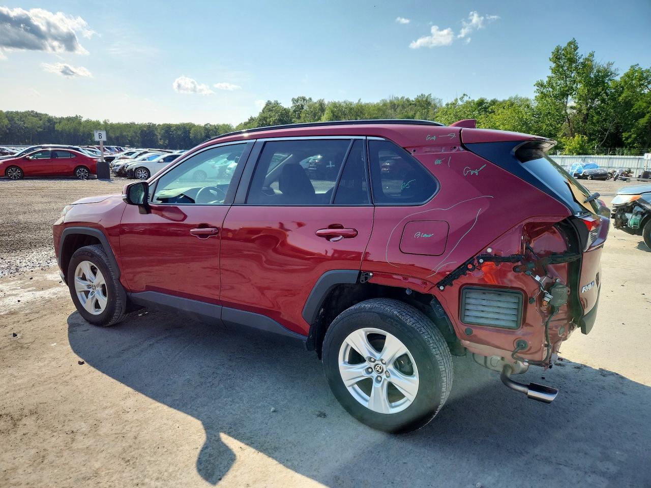 2021 TOYOTA RAV4 XLE — снимка 2
