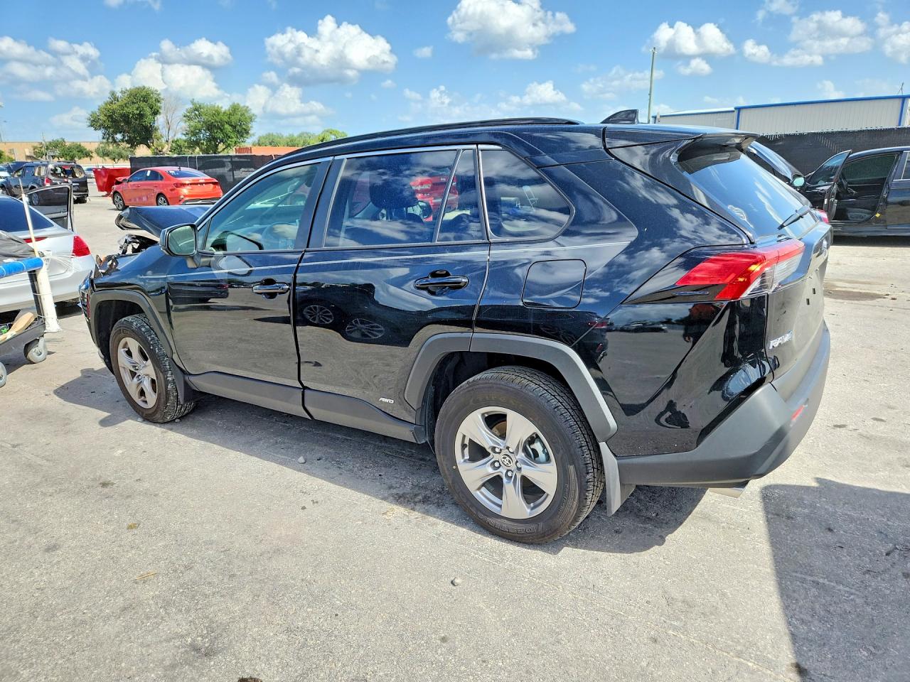 2025 TOYOTA RAV4 LE — снимка 2