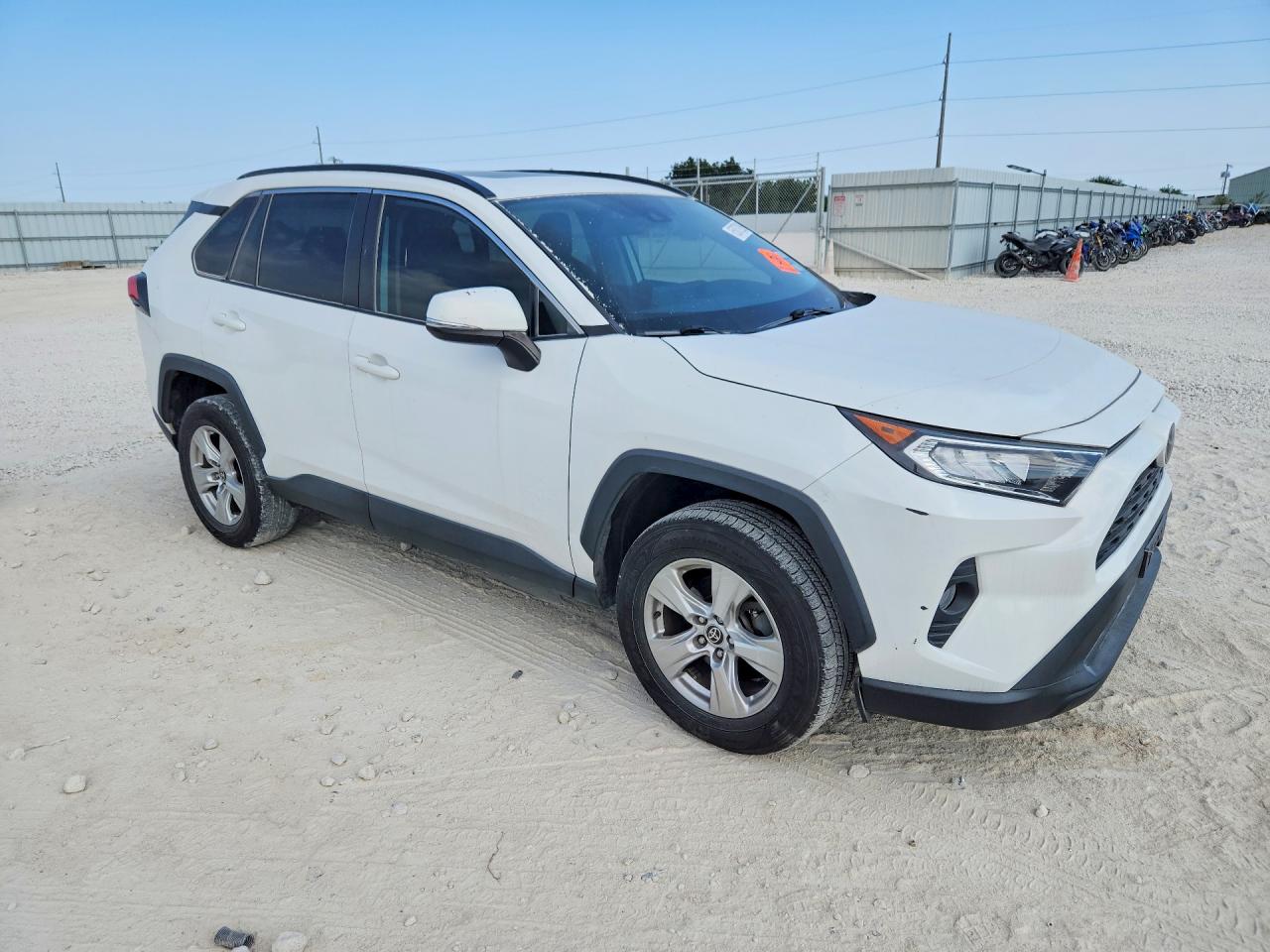 2021 TOYOTA RAV4 XLE — снимка 4