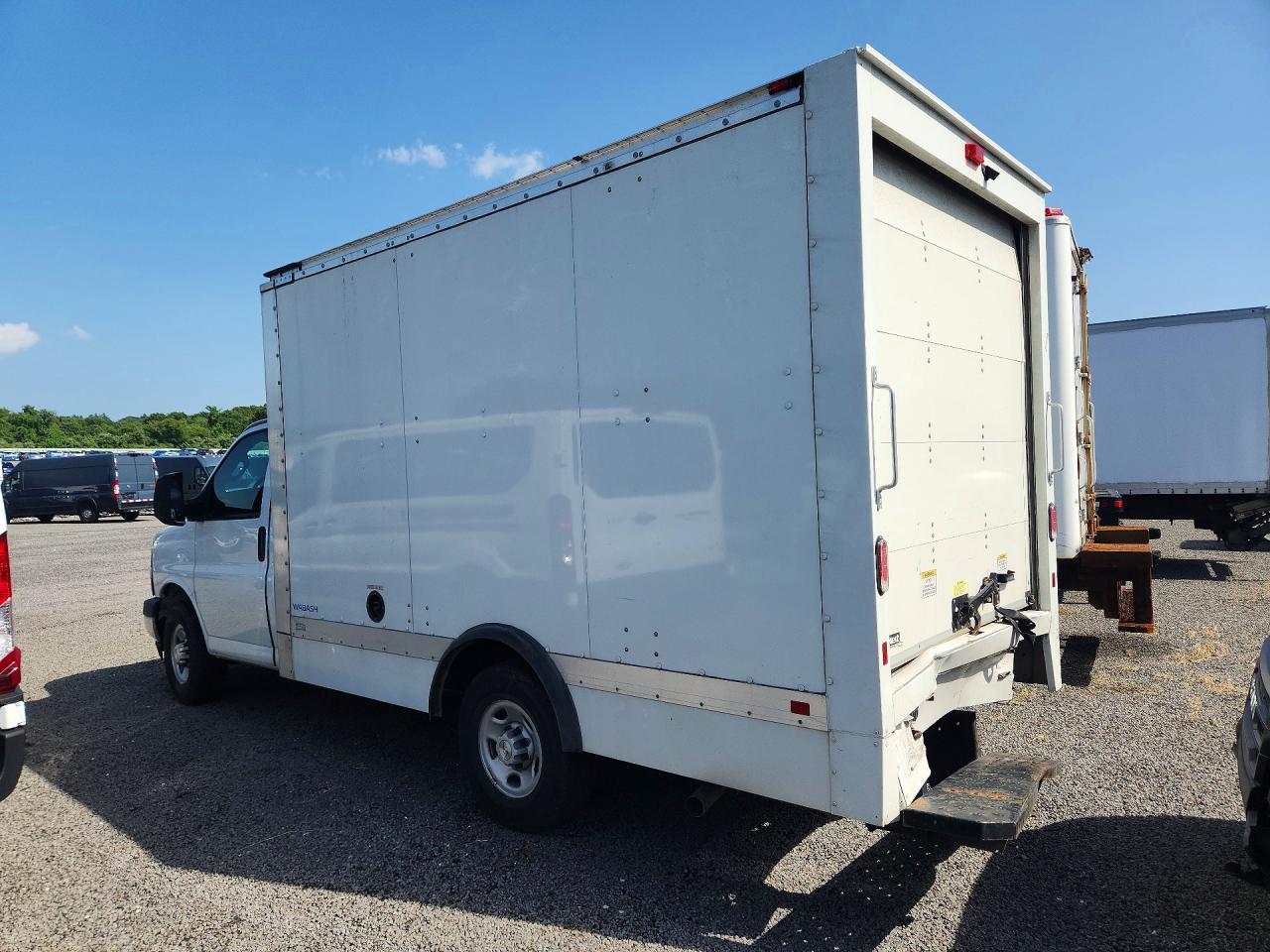 2023 CHEVROLET EXPRESS G3500 — снимка 2